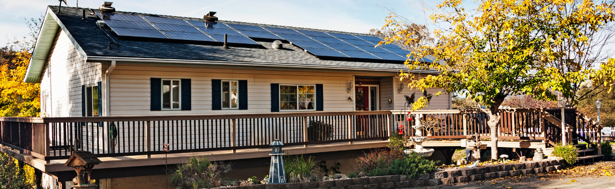 A house in America featuring solar panels, with a clear blue sky in the background.